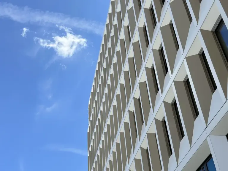 cité_administrative_de_Lyon.jpg façades à ossature bois panobloc installée